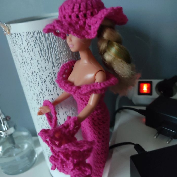 Vêtements pour Barbie 3+1€. - photo numéro 2