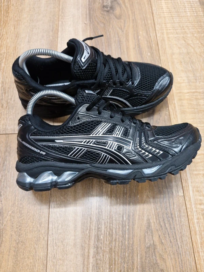 Asics kayano 14 taille 38