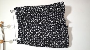 Jupe short à fleurs, double bouton et zip
