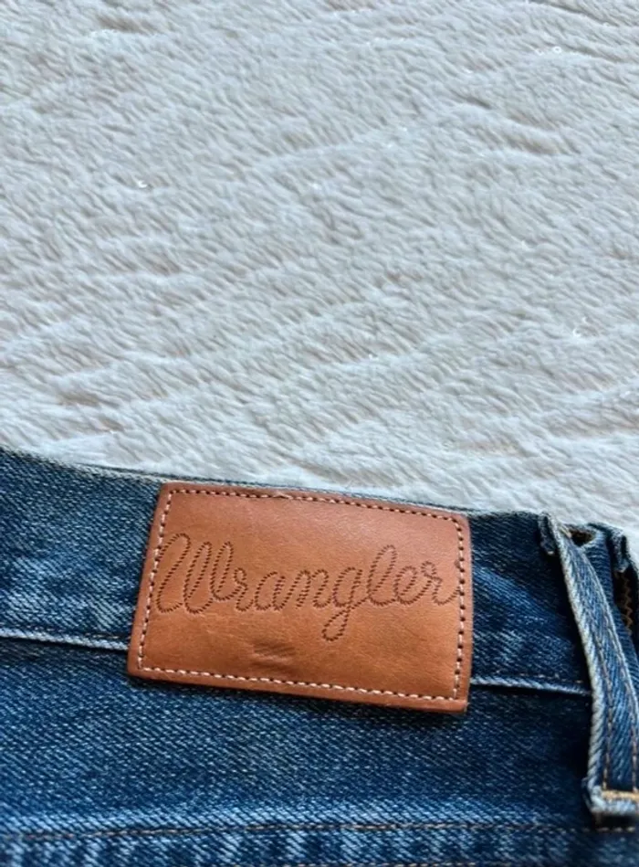 Jean Wrangler Larston bleu foncé délavé coupe slim tapered homme taille W28 38 M L32 - photo numéro 2