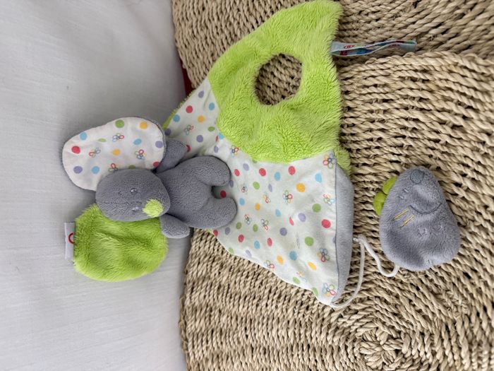 Doudou plat éléphant gris vert blanc fleurs NOUNOURS - photo numéro 1