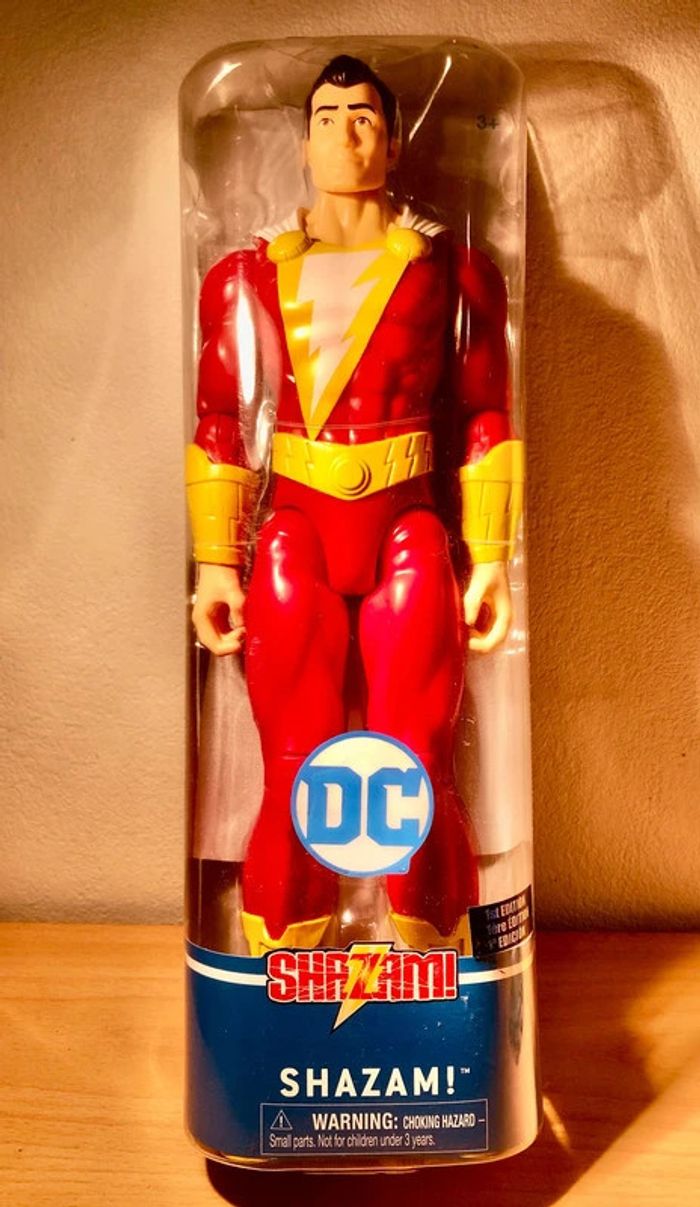 DC Comics Officiel grande Figurine articulée Shazam 30,5cm NЕUF (prix normal: 21eur) - photo numéro 2