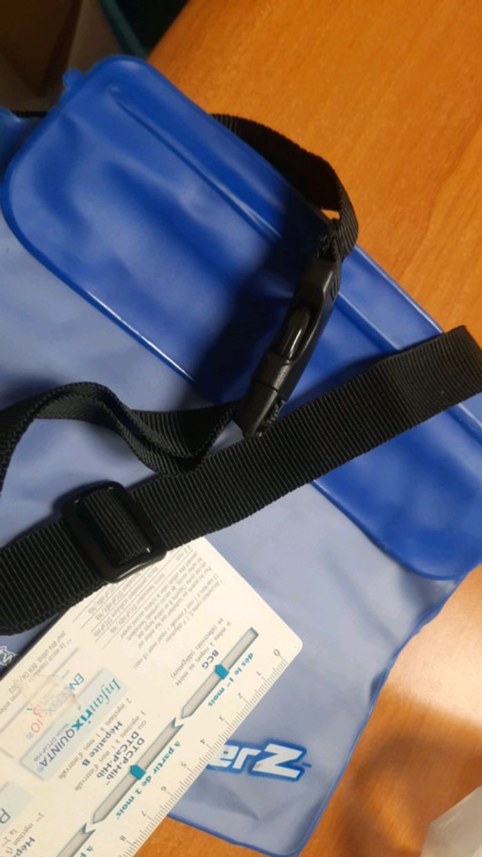 Pochette anti goute pour téléphone ou autre - photo numéro 3