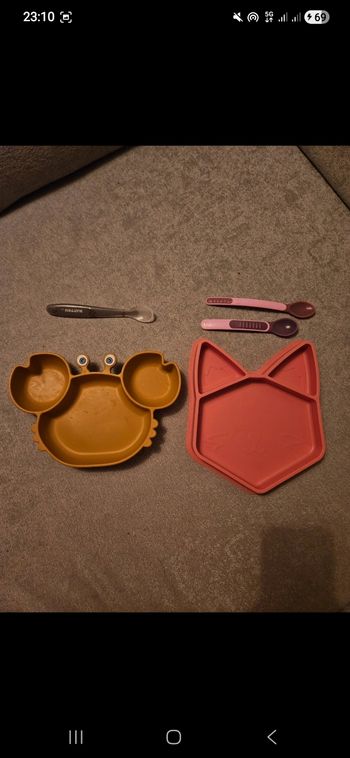 Lot assiettes couverts