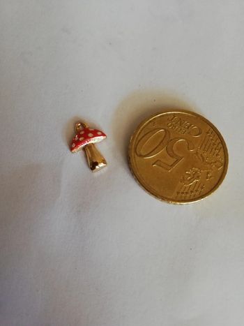Ts joli pendentif neuf mini champignon