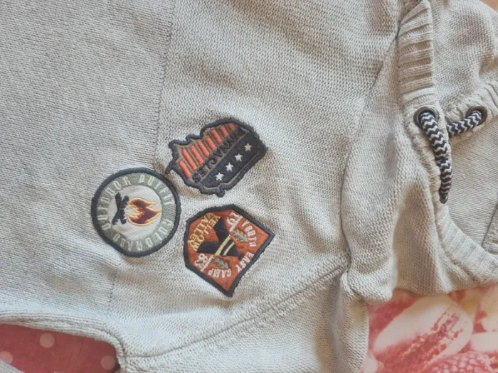 Pull epais tape à l'œil 6 ans - photo numéro 2