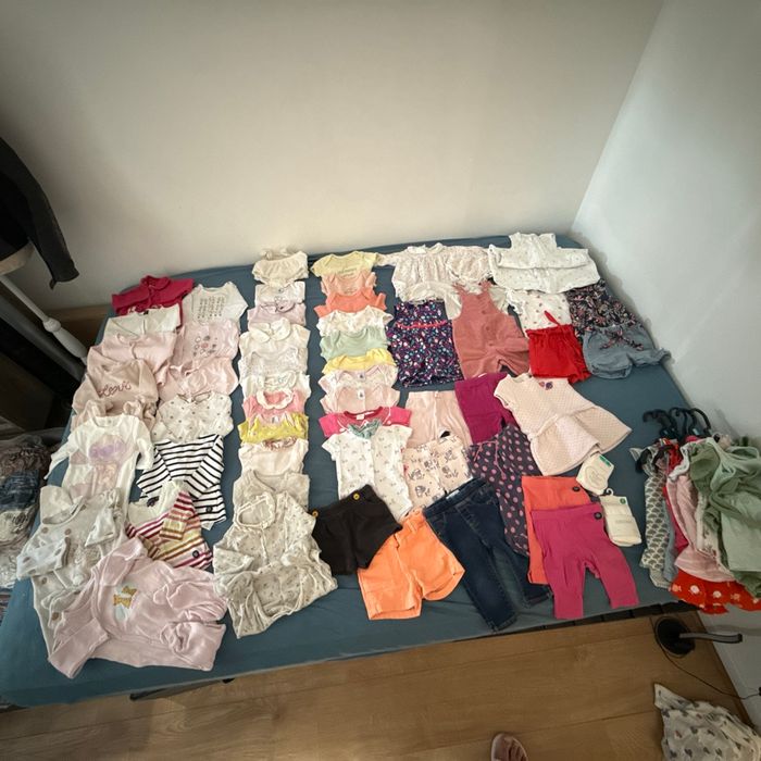 Lot vêtements bébé fille 6 mois 67 pièces - photo numéro 2