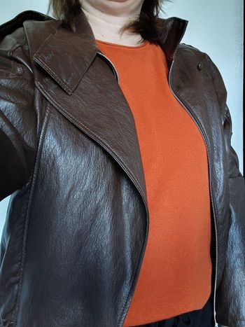 Veste Neuve en simili cuir. TU