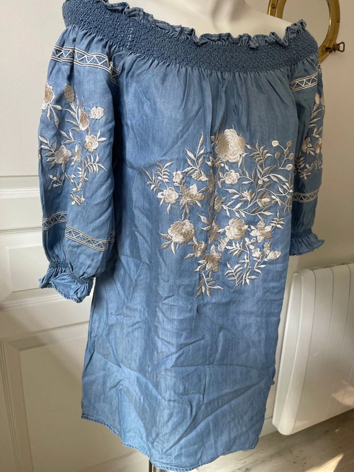 Robe brodée à fleurs - photo numéro 4