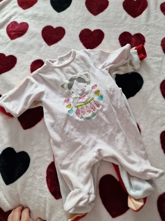Lot pyjamas en velours 1 mois - photo numéro 3