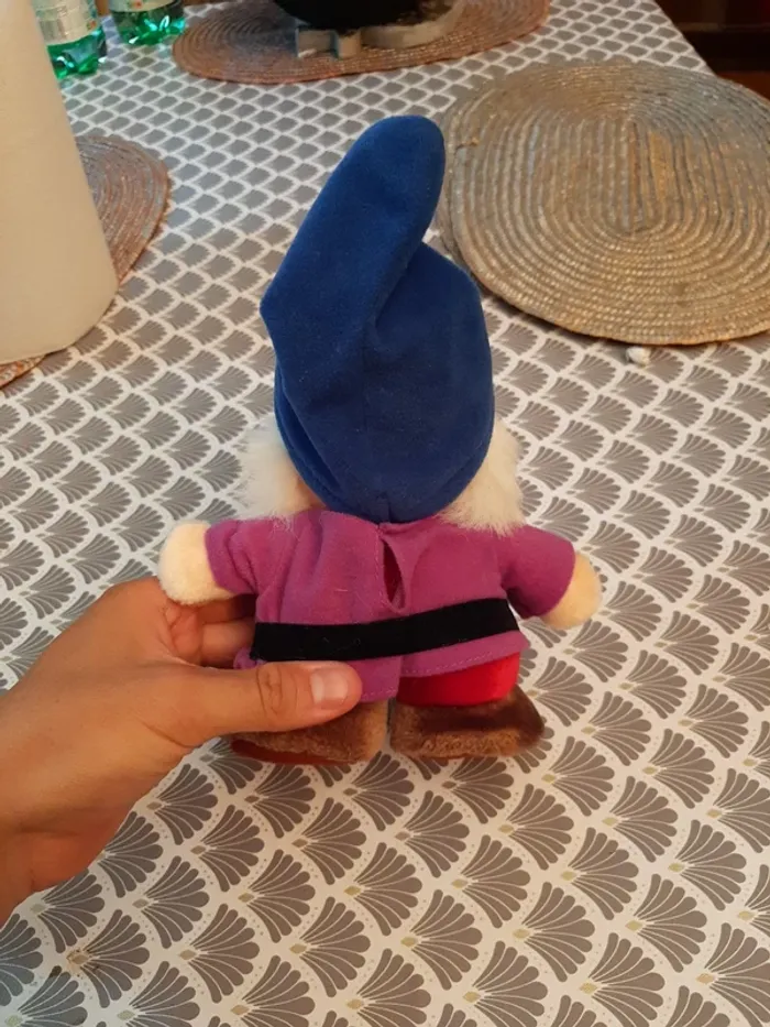 Peluche Blanche-Neige et les sept nains Disney Hasbro - photo numéro 3