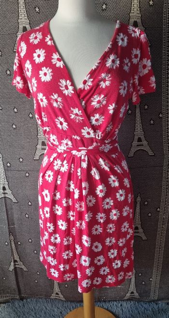 Robe rouge à fleurs taille 40