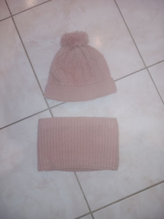 Bonnet et cache cou