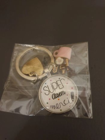 Porte clé Super atsem merci neuf