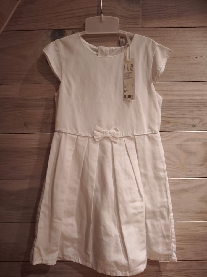 Robe de cérémonie taille 6-7 ans NEUVE, jamais utilisée. Marque Esprit - photo numéro 3