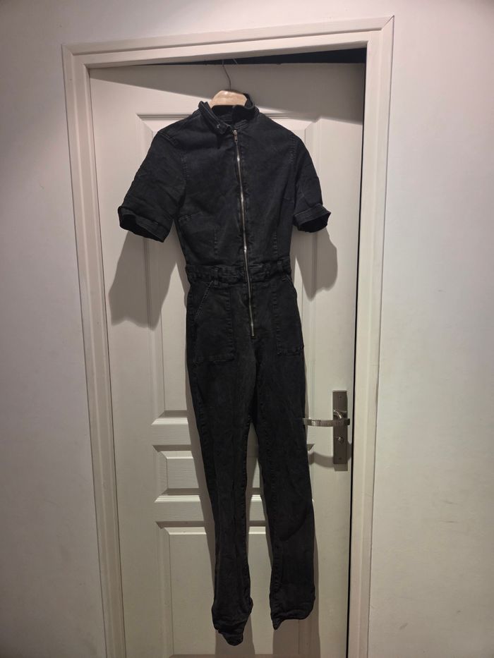 Combinaison en jean noir pret du corps stretch - photo numéro 2