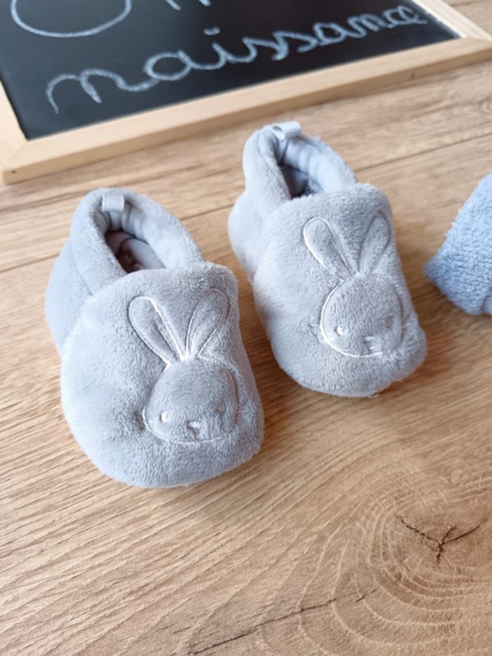 Lot chaussons + 3 paires de moufles - photo numéro 2