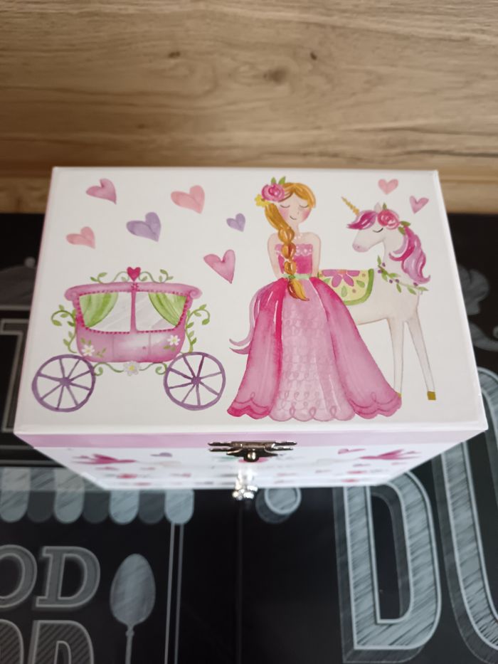 Boîte à bijoux musicale licorne et princesse enchantée - photo numéro 10