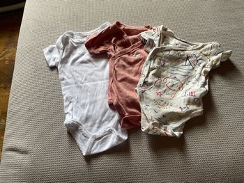 Lot de 3 bodies 1 mois et 3 mois