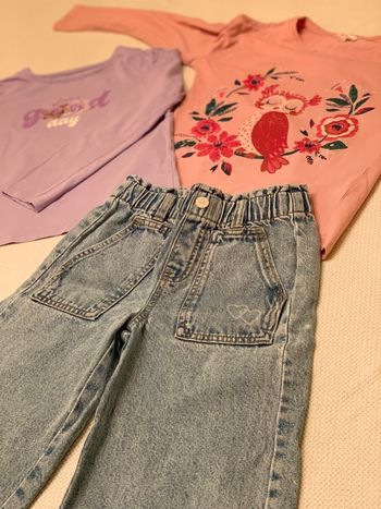 Ensemble fille 8 ans en très bon état : 1 jean + 2 t-shirts manches longues Dpam et Kiabi