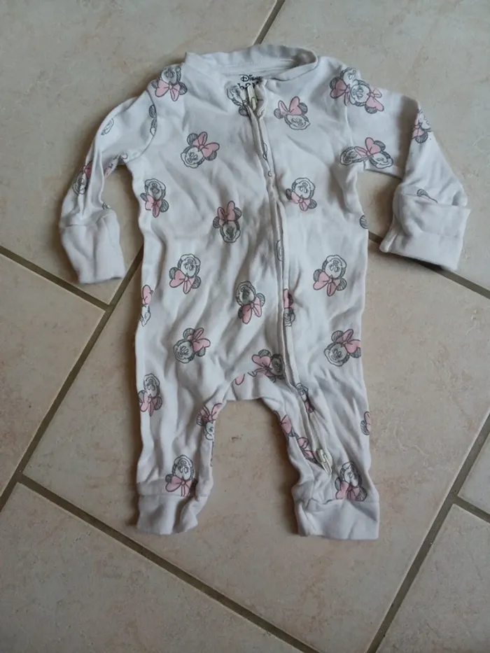 🌹combinaison Disney 0-3 mois 62 cm🌹