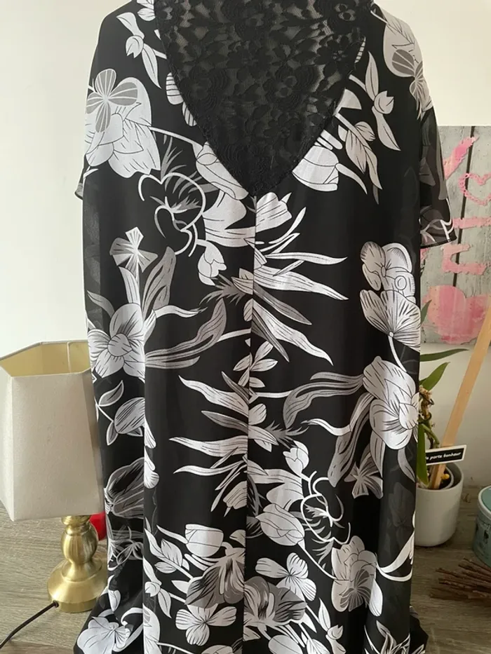 Magnifique robe d’été toute doublée en 44/46 dos en dentelle noire excellent état - photo numéro 4