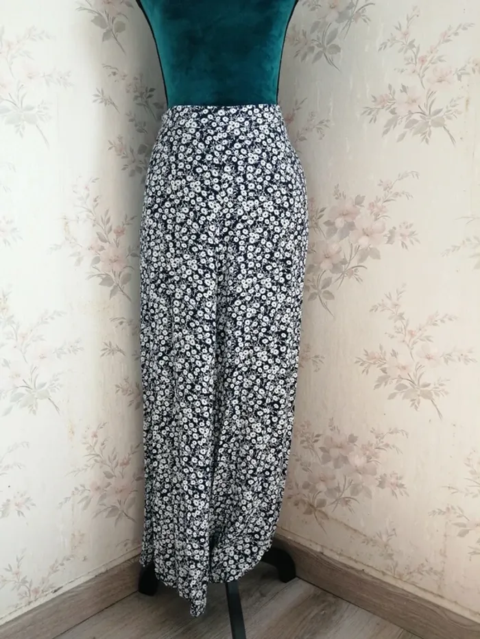 Pantalon bleu marine fluide large à motifs fleurs blanches poches / shein / (40-42) - photo numéro 2