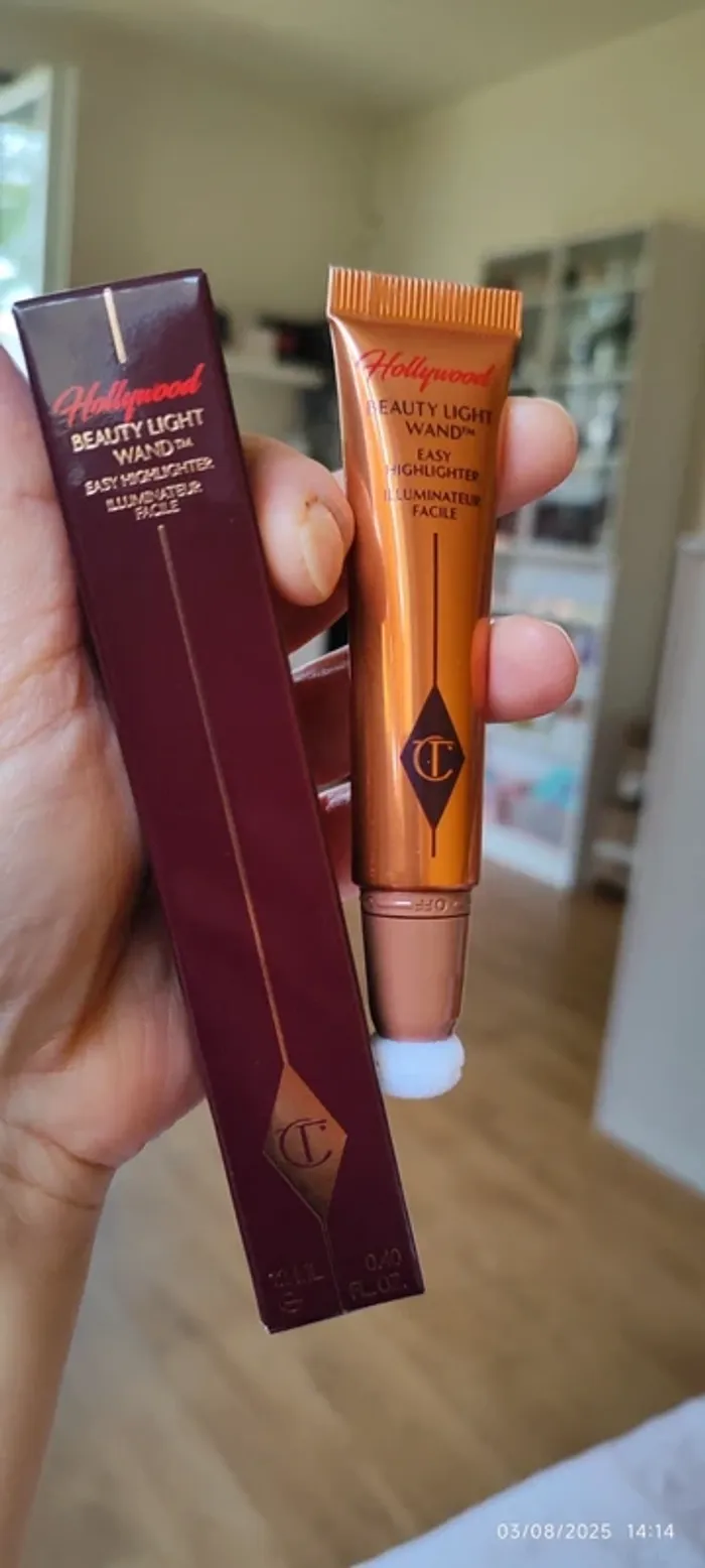 Charlotte Tilbury Beauty Light Wand Highlighter Shade Spotlight 12ml - photo numéro 3