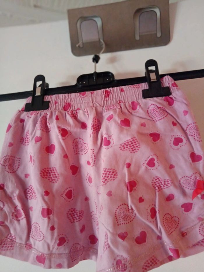 Joli short rose. 3 ans - photo numéro 7