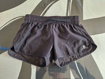 Short 8ans noir domyos