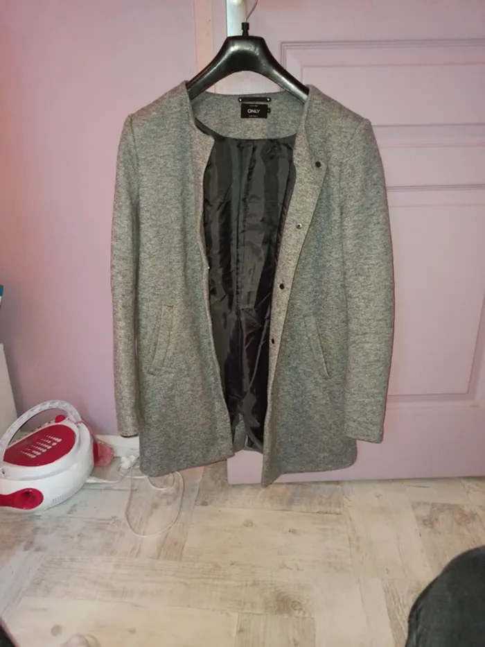 Veste only
