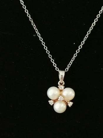 Collier. Perles d'eau douce. Apple & Cherry