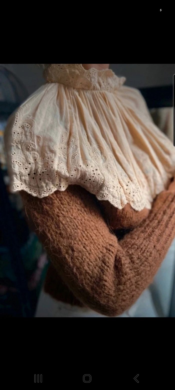 Pull en laine avec un grand col en dentelles de chez zara - photo numéro 4