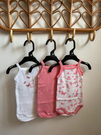 Lot 3 bodies bretelles Petit Bateau 3 mois