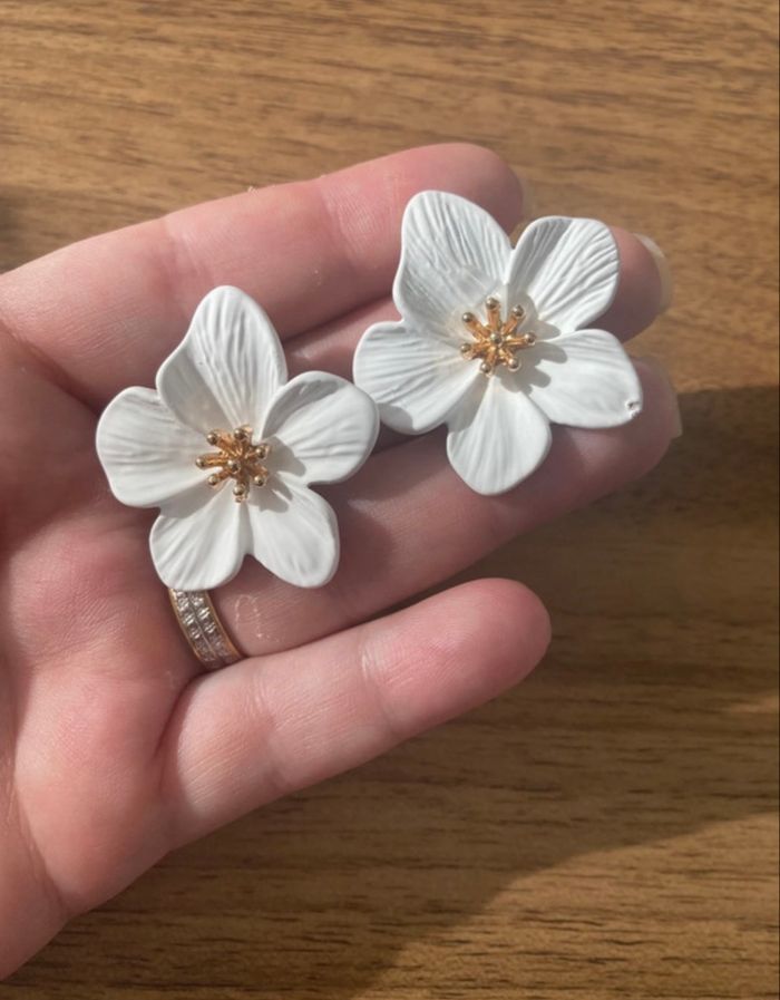 Boucles d’oreilles NEUVES pour femme, en forme de fleurs. - photo numéro 3