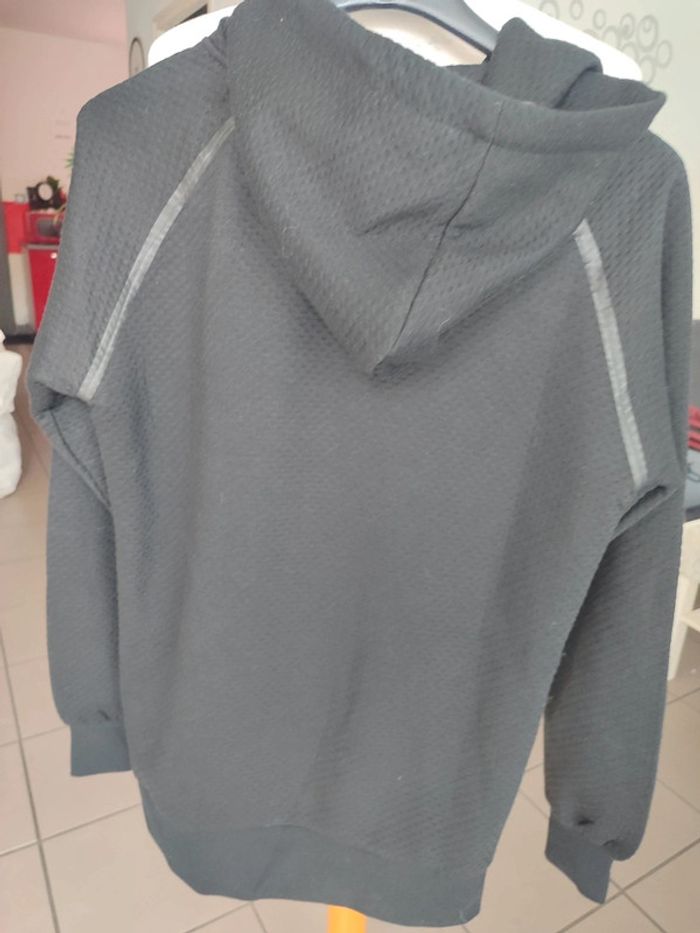 Sweat a capuche - photo numéro 2