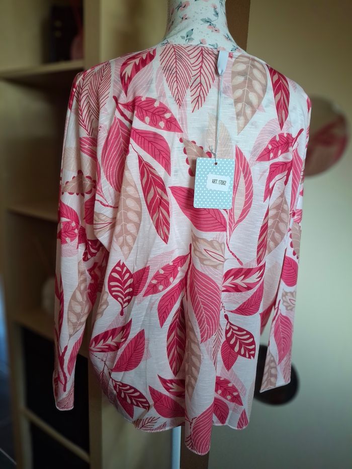 T shirt neuf motifs feuilles rose fushia - photo numéro 3