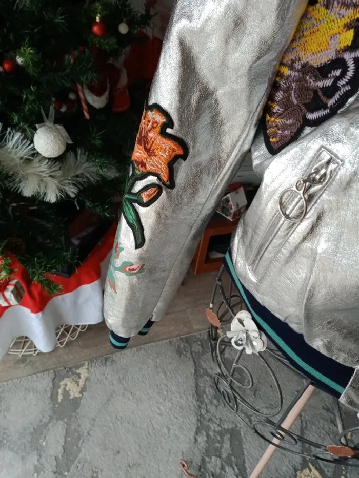 Blouson argenté motifs fleurs papillon - photo numéro 3