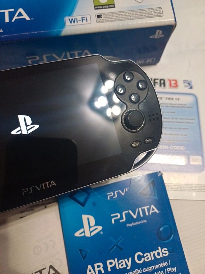 PS Vita Wi-Fi PCH-1004 en boite - photo numéro 6