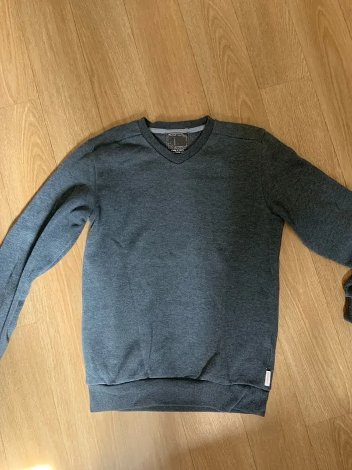 Sweat gris