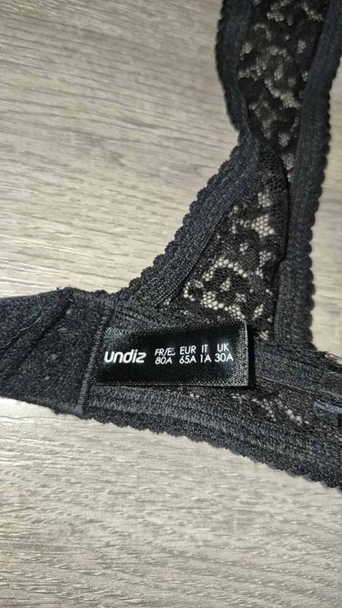 Soutien gorge en dentelles Undiz 80A - photo numéro 4