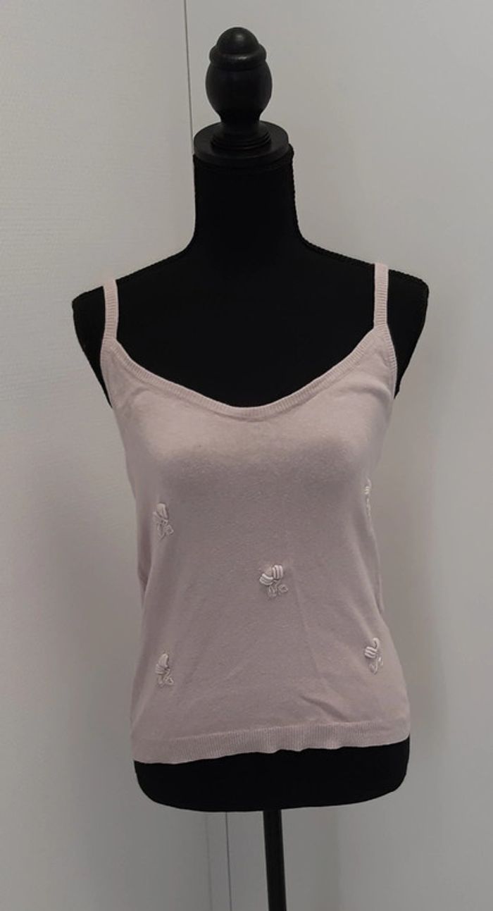 Très joli top rose poudré en ramie et coton avec motifs brodés