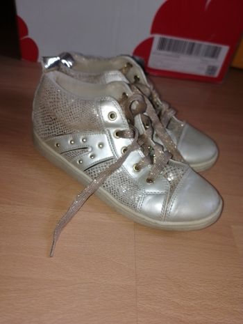 Chaussure couleur or brillante P.36