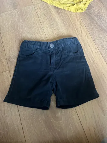 Short noir