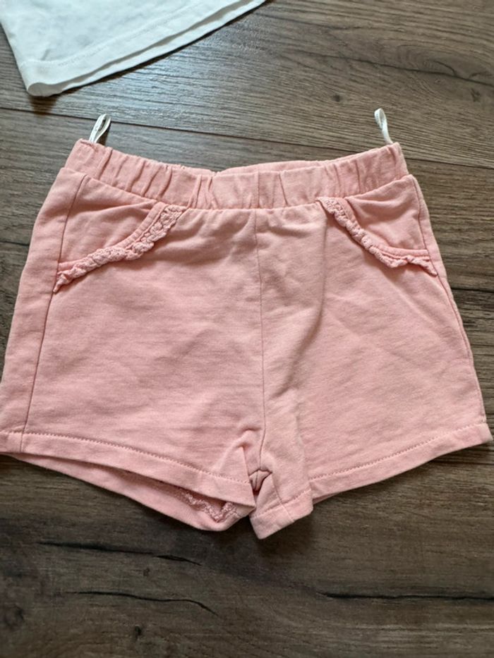 Short et t-shirt 12 mois - photo numéro 5