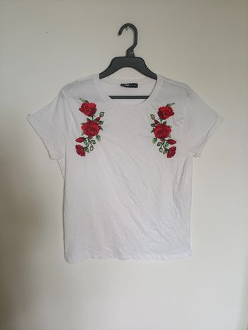 T-shirt blanc brodé roses rouges vintage