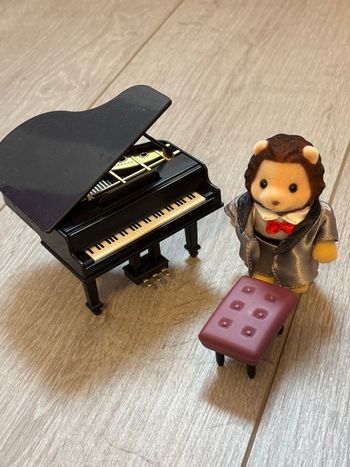 Sylvanian - Le lion pianiste