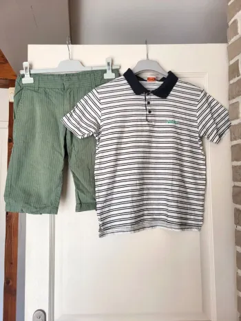 Ensemble bermuda vert clair et polo blanc à rayures bleues marine - Tape à l'œil