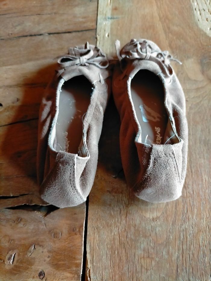 Ballerines Requins neuves pt 29 - photo numéro 3