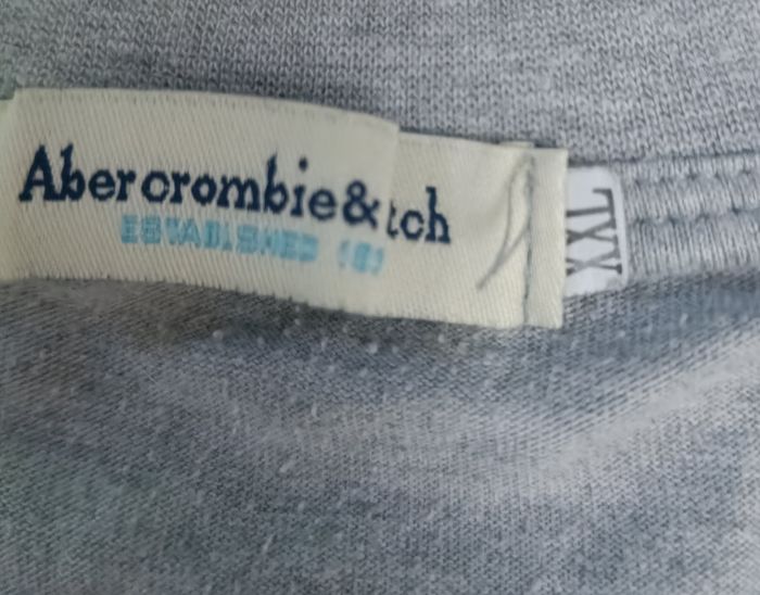 T-shirt manches longues Abercrombie - photo numéro 2